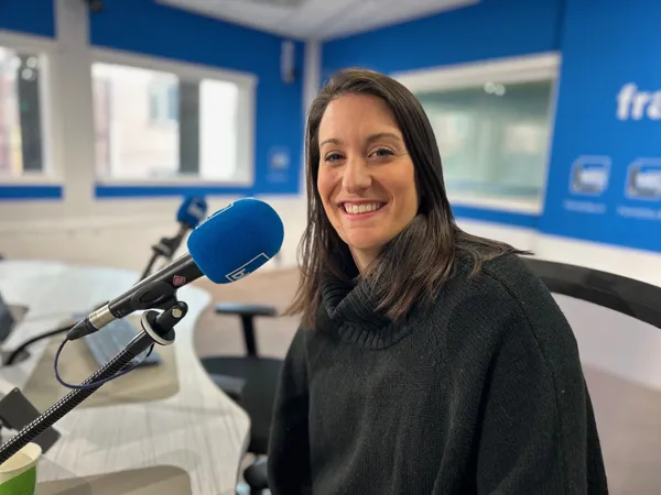 Lorna Berrebi, fondatrice de Crée ton Instant, partage ses conseils pour améliorer le bien-être au travail.